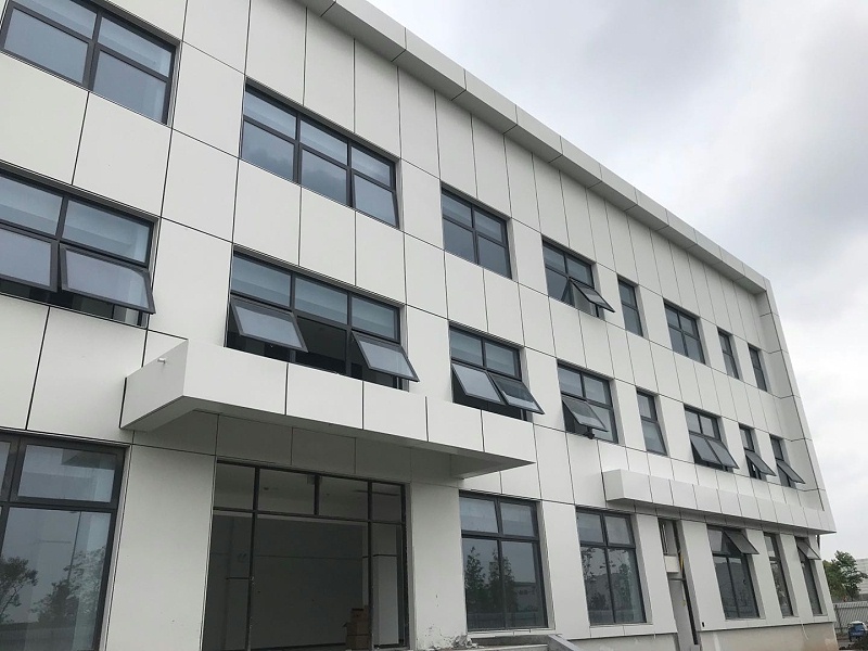 氟碳漆鋁單板定制有哪些注意事項呢？