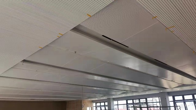 茸興路正誠機(jī)電廠@階梯穿孔鋁單板