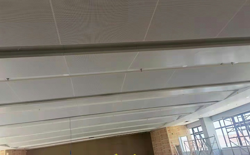 茸興路正誠機(jī)電廠@階梯穿孔鋁單板