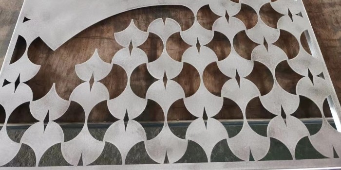 雕花鋁單板厚度一般用多少合適？鋁單板定制廠家24年的經驗告訴你