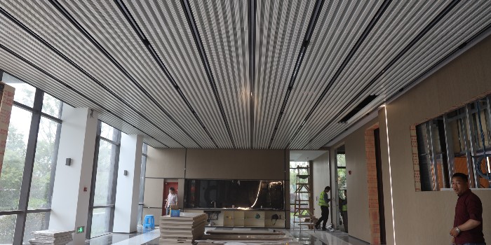 氟碳粉末鋁單板，越來越多人的選擇，和氟碳鋁單板有什么區別