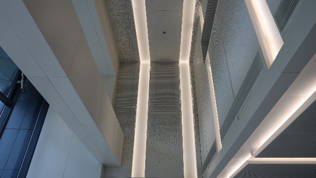 上海地產閔虹集團辦公樓@漸變沖孔鋁單板